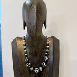 “Magpie” Glass Bead and Silver Necklace i 46cm