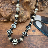 “Magpie” Glass Bead and Silver Necklace i 46cm
