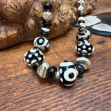 “Magpie” Glass Bead and Silver Necklace i 46cm